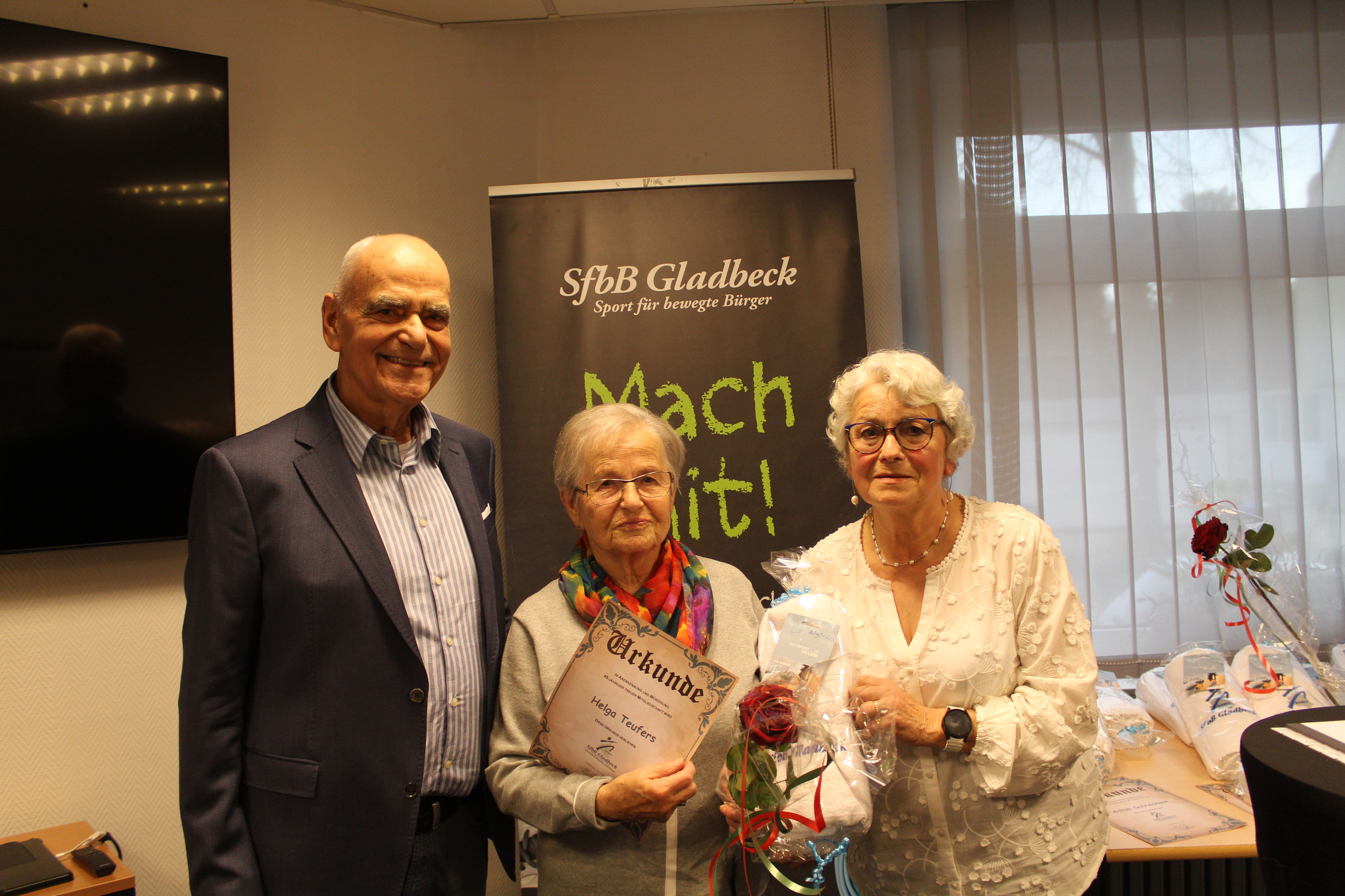 Helga Teufers für 45-jährige Mitgliedschaft geehrt